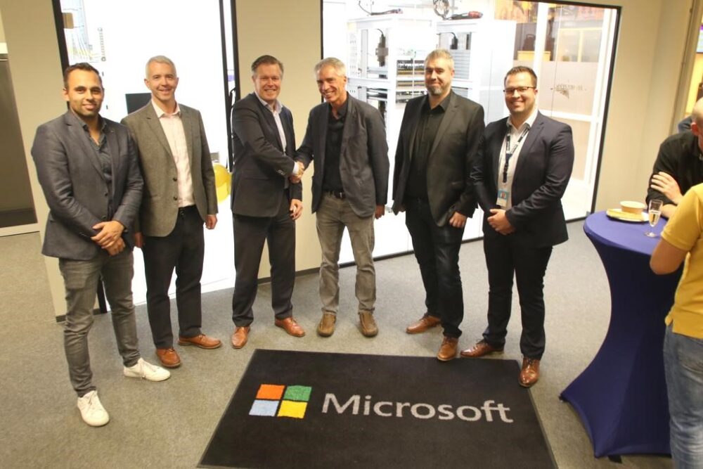 Photographed Left to Right: Patrick Colli, Horizon College; Ger Geraghty, Mercury; Arjan Vethman, Horizon College; Bob Reitinger, Microsoft; Keith Edwards, Microsoft; Nick Hengelman, Microsoft.