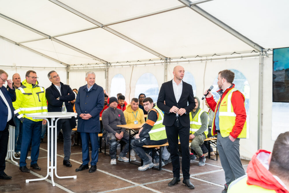 Brian Collins, Business Unit Lead for Mercury's Data Centres & Building Services Division (DCBS), pictured alongside Volker Ludwig, SVP & Managing Director, DACH Digital Realty.